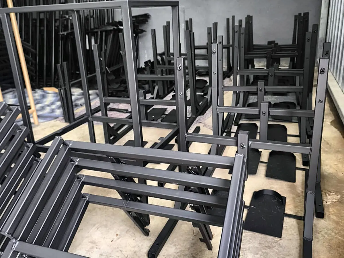 Estruturas tubulares em preto fosco